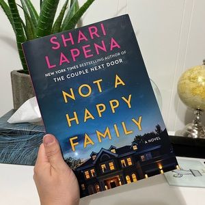 ✨3 for 15/ Not A Happy Family - Shari Lapena Paperback